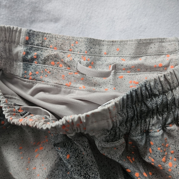 Lululemon Hotty Hot Low-rise Reflective Short Size 4 - Picture 10 of 15